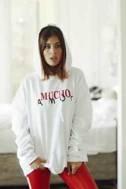Sudadera Con Capucha Mucho Amor Blanca